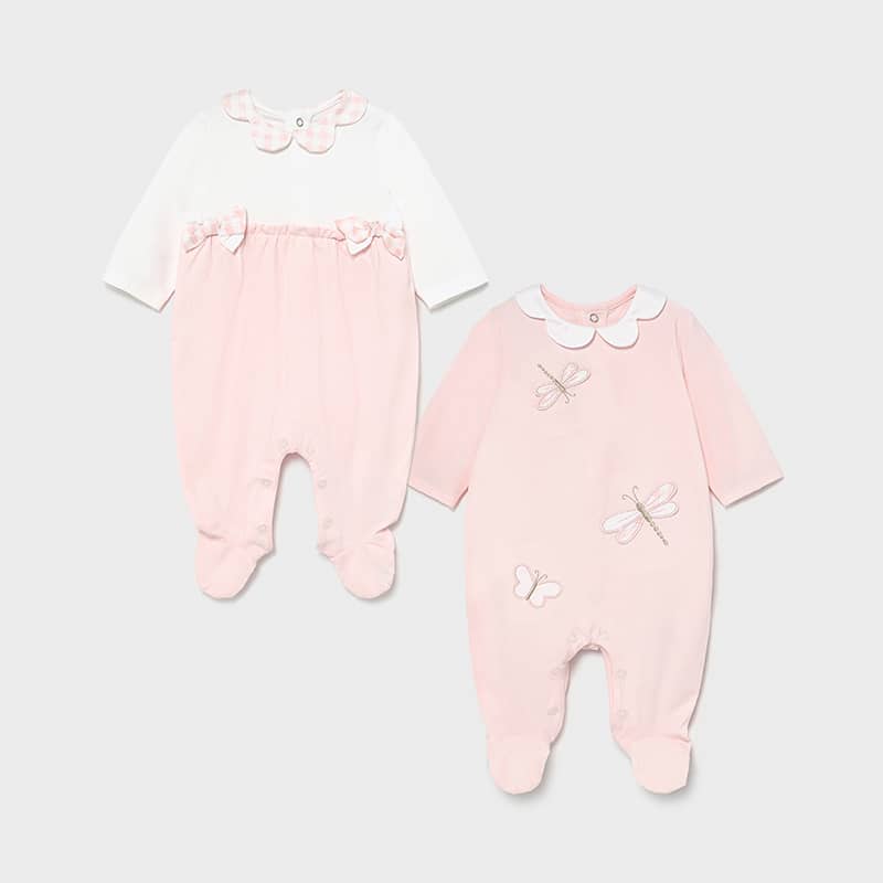 Set 2 pijamas largos recién nacida niña. No les falta detalle a estos pijamas en rosa y blanco. Ideales para la primera puesta del bebé